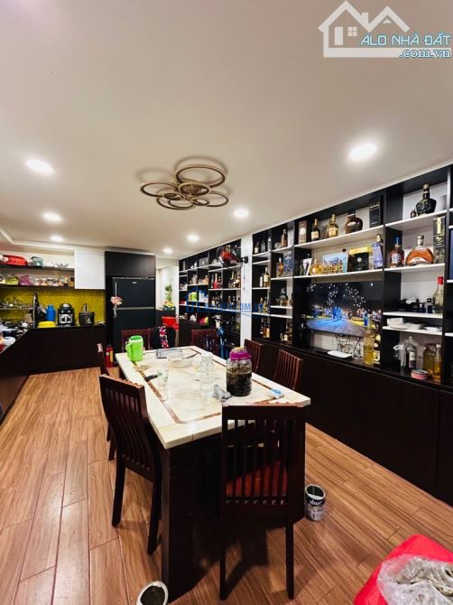 Bán gấp nhà đẹp ở ngay Lê Văn Lương, xe hơi ngủ nhà, 89m2, 5T, SHR, chỉ 11.7 tỷ.