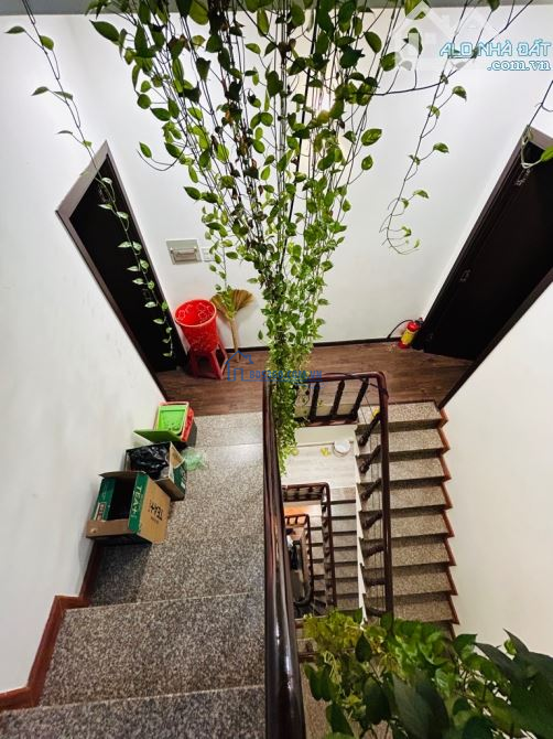 Bán gấp nhà đẹp ở ngay Lê Văn Lương, xe hơi ngủ nhà, 89m2, 5T, SHR, chỉ 11.7 tỷ.