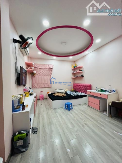 Bán gấp nhà đẹp ở ngay Lê Văn Lương, xe hơi ngủ nhà, 89m2, 5T, SHR, chỉ 11.7 tỷ.