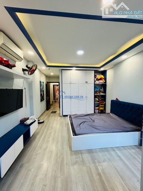 Bán gấp nhà đẹp ở ngay Lê Văn Lương, xe hơi ngủ nhà, 89m2, 5T, SHR, chỉ 11.7 tỷ.