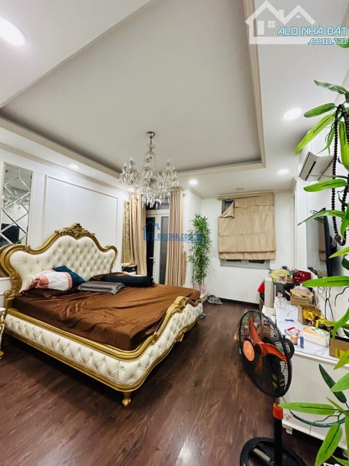 Bán gấp nhà đẹp ở ngay Lê Văn Lương, xe hơi ngủ nhà, 89m2, 5T, SHR, chỉ 11.7 tỷ.