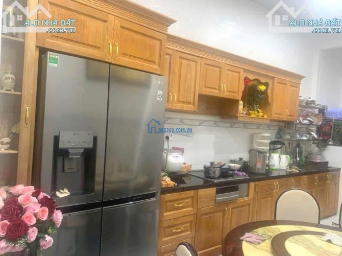Đi nước ngoài bán nhà Bạch Đằng, Bình Thạnh. Giá 2 tỷ 1 dt 65m2, sổ riêng, hẻm 6m