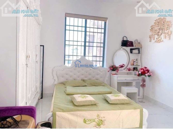 Đi nước ngoài bán nhà Bạch Đằng, Bình Thạnh. Giá 2 tỷ 1 dt 65m2, sổ riêng, hẻm 6m