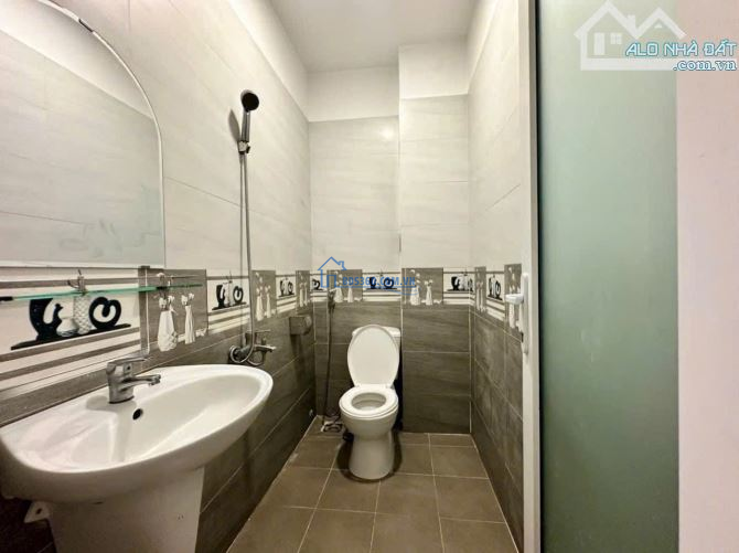 Chủ nhà bán gấp nhà 2 lầu, đường Trần Khắc Trân, P5, quận Phú Nhuận,giá 1.78 tỷ,dt 58m2