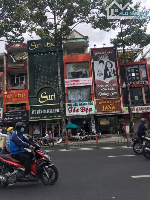 Cho thuê nhà mặt tiền 141 đường 3/2, phường 11, quận 10. KC: Trệt - 3 tầng. Nhà đẹp