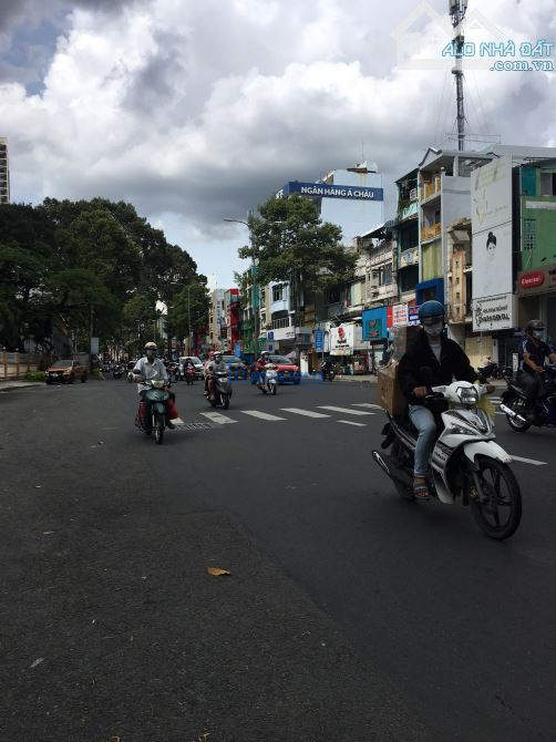 Cho thuê nhà mặt tiền 141 đường 3/2, phường 11, quận 10. KC: Trệt - 3 tầng. Nhà đẹp