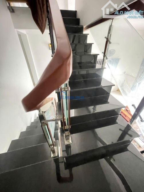 NHÀ DIỆN TÍCH LỚN - OTO ĐẬU CỬA - GIÁ CHỈ 3,1 TỶ