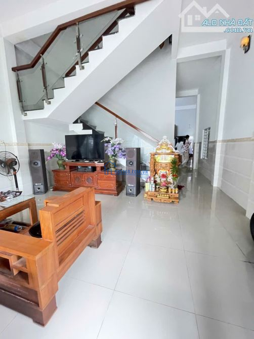 NHÀ DIỆN TÍCH LỚN - OTO ĐẬU CỬA - GIÁ CHỈ 3,1 TỶ