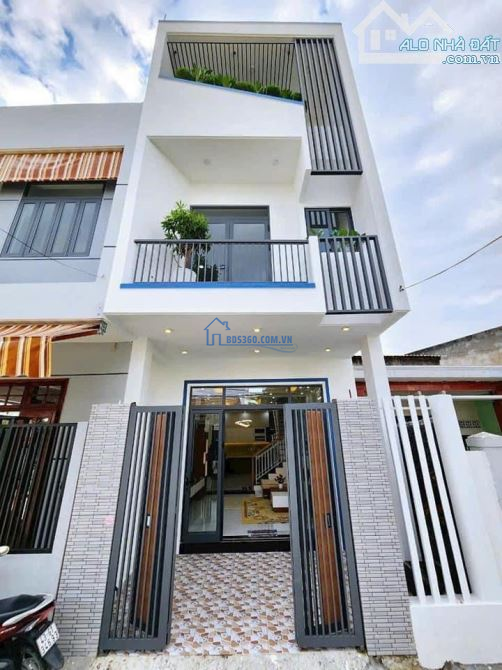 Bán nhà có dòng tiền 18tr/tháng ngay Nguyễn Văn Công, GV - Giá 2 tỷ 8 dt 62m2, Sổ Riêng