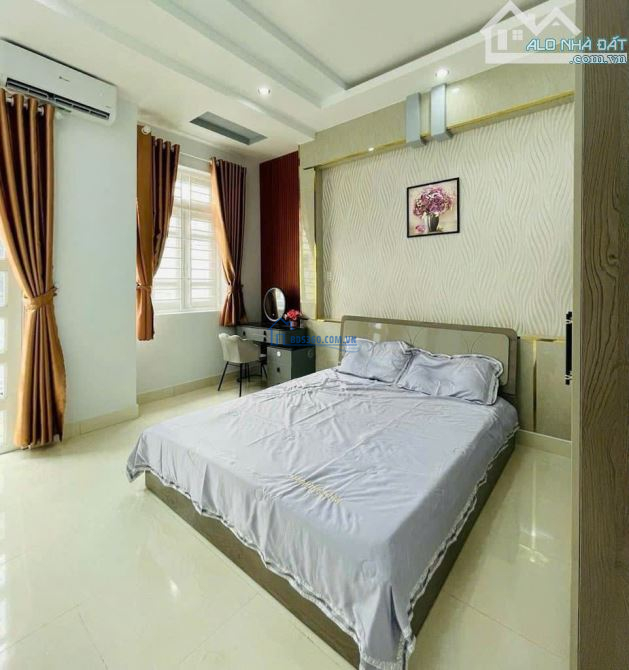 Bán nhà có dòng tiền 18tr/tháng ngay Nguyễn Văn Công, GV - Giá 2 tỷ 8 dt 62m2, Sổ Riêng
