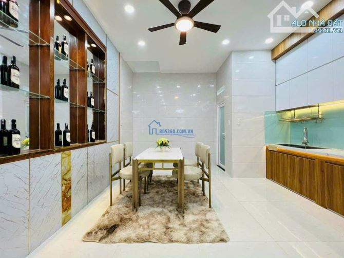 Cần bán gấp căn nhà hẻm 5m, Giá 1 tỷ 820, DT 58m2, đường Út Tịch, P.4, Tân Bình
