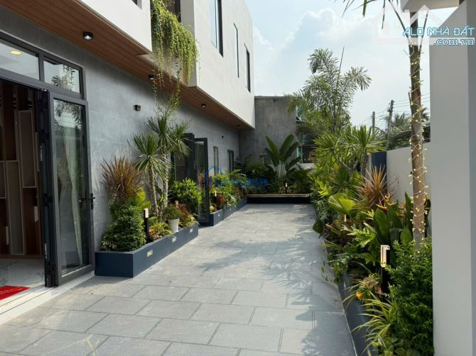 SIÊU PHẨM VILLA GÓC 2 MẶT TIỀN VIEW SÂN GOLF, FULL THỔ, SỔ HỒNG, MT ĐƯỜNG 12M - GIÁ 4,9TỶ