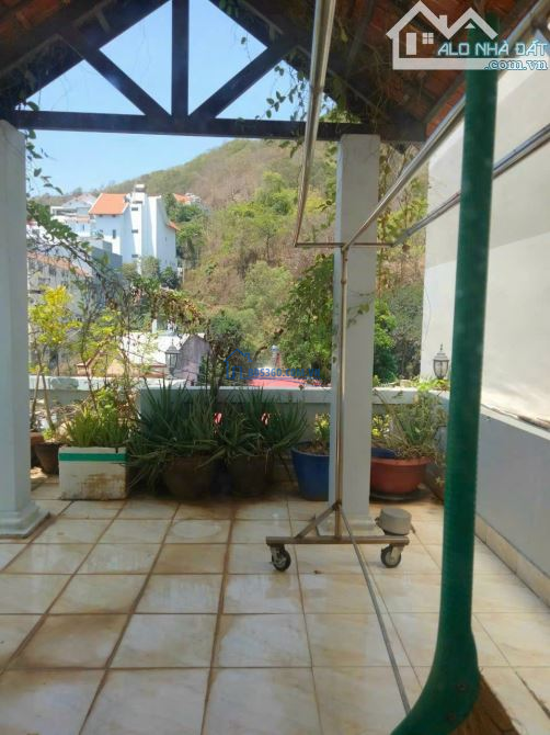Bán Nhà 1 Trệt 3 Lầu Mặt Tiền Đường Phan Chu Trinh 93M2 (5.2x18) - Giá: 14Tỷ