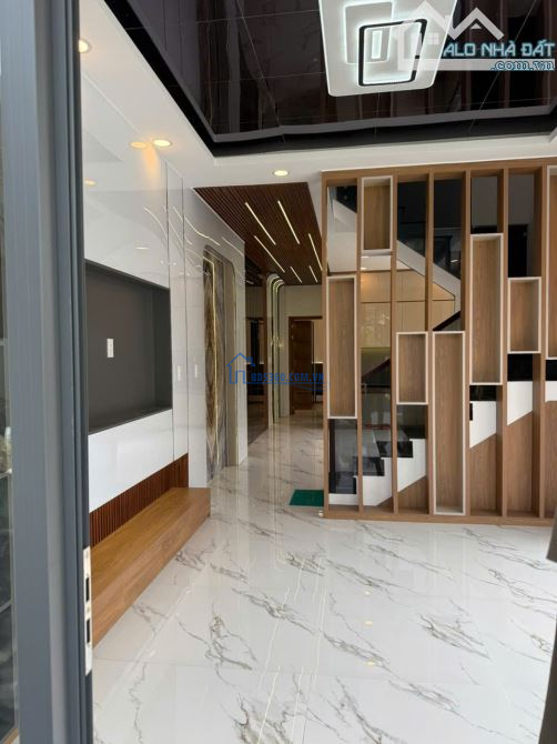 Bán nhà góc biệt thự vườn mới đẳng cấp 1 trệt + 1 lầu - DT 142m2 - đường nhựa 6m - 4ty9