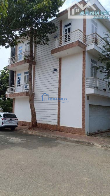 Cần bán nhà 2 mặt tiền thành phố bà rịa DT: 6x15 1t2l giá 2.4 tỷ mặt sau là chợ