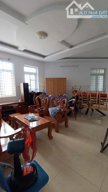 Cần bán nhà 2 mặt tiền thành phố bà rịa DT: 6x15 1t2l giá 2.4 tỷ mặt sau là chợ