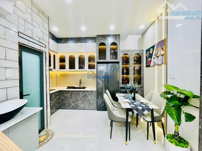 Nhà Bán đường Lê Trực, Phường 7, Bình Thạnh giá 2 tỷ 150- 32m2 nhà 2 lầu có sân thượng,shr