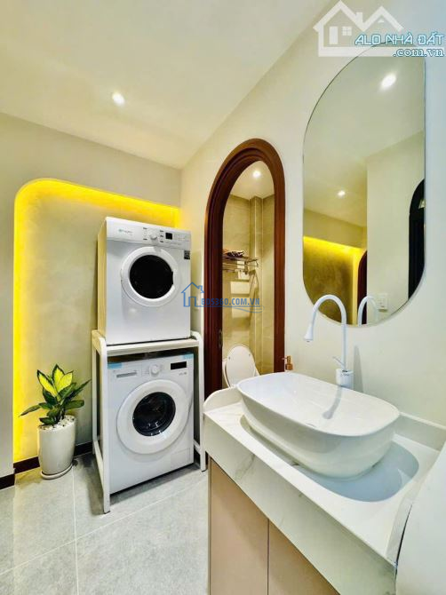 Cần bán nhà ngay Thành Thái, Q10. Giá: 3 tỷ 420 /64,5m2, sổ hồng riêng, hẻm 6m