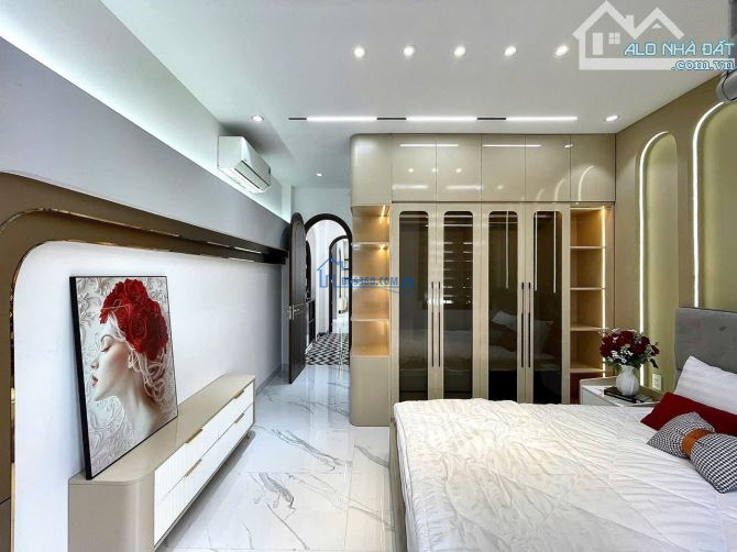 Cách Chợ Thiếc 300m hẻm 172/Tạ Uyên Q11.Xây 2tầng-3PN-40m2.SHR gọi e nha giá chỉ 3tỷ068