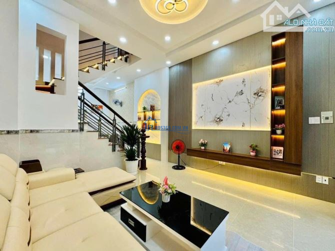 Chỉ với 2 tỷ 250 triệu mua nhà đường Lê Văn Sỹ, Quận Phú Nhuận, dt 55m2, sổ hồng riêng