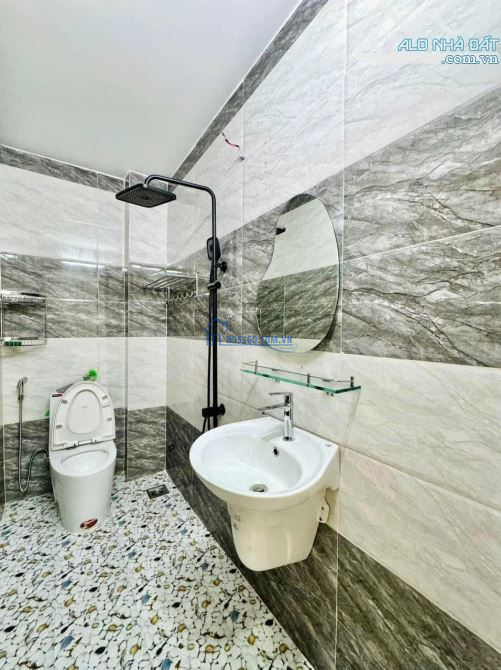 Chỉ với 2 tỷ 250 triệu mua nhà đường Lê Văn Sỹ, Quận Phú Nhuận, dt 55m2, sổ hồng riêng