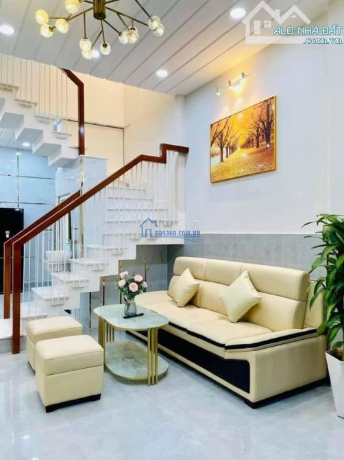 Bán nhà hẻm 90 Hòa Bình, Q.11 nhà 32 m2 full nội thất. Giá: 1.9tỷ sổ hồng riêng