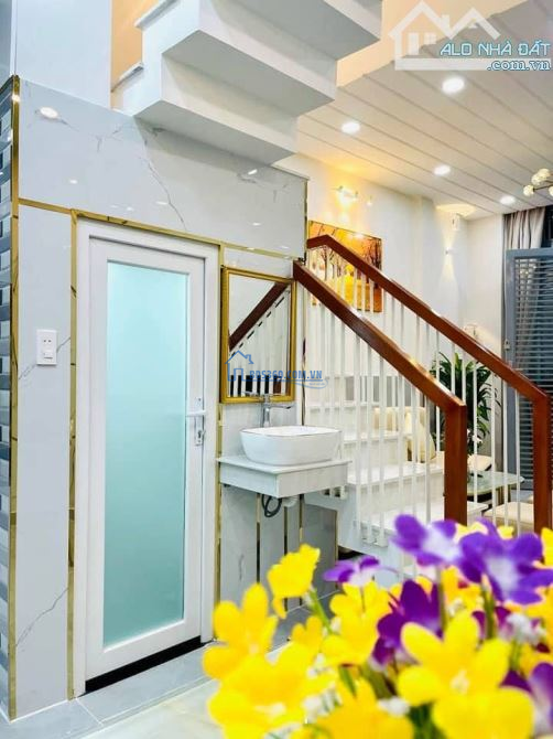 Bán nhà hẻm 90 Hòa Bình, Q.11 nhà 32 m2 full nội thất. Giá: 1.9tỷ sổ hồng riêng
