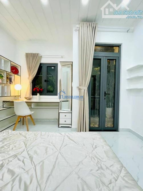 Bán nhà hẻm 90 Hòa Bình, Q.11 nhà 32 m2 full nội thất. Giá: 1.9tỷ sổ hồng riêng