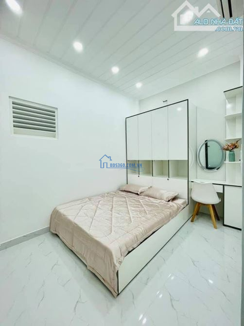 Bán nhà hẻm 90 Hòa Bình, Q.11 nhà 32 m2 full nội thất. Giá: 1.9tỷ sổ hồng riêng