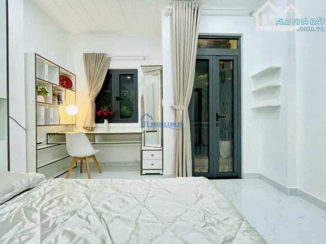Bán nhà hẻm 90 Hòa Bình, Q.11 nhà 32 m2 full nội thất. Giá: 1.9tỷ sổ hồng riêng