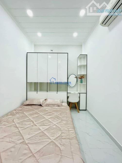 Bán nhà hẻm 90 Hòa Bình, Q.11 nhà 32 m2 full nội thất. Giá: 1.9tỷ sổ hồng riêng