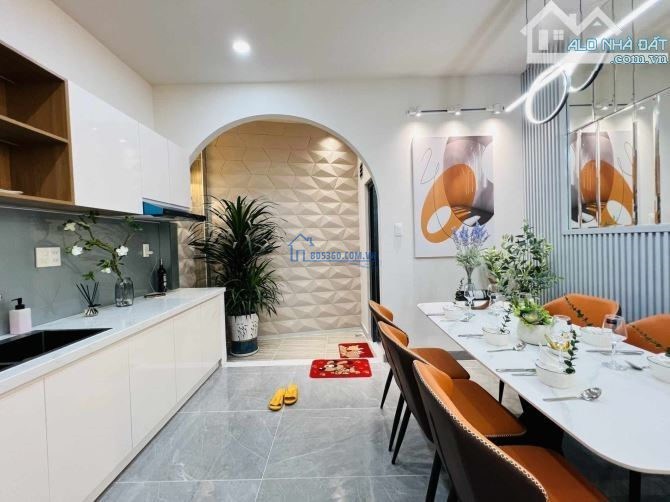 Định cư nước ngoài bán nhà 62m2/3.360 tỷ 2lầu+3PN Nguyễn Trãi-Q5.Thuê cao 16 triệu/th SHR