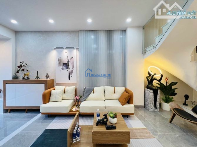 Định cư nước ngoài bán nhà 62m2/3.360 tỷ 2lầu+3PN Nguyễn Trãi-Q5.Thuê cao 16 triệu/th SHR