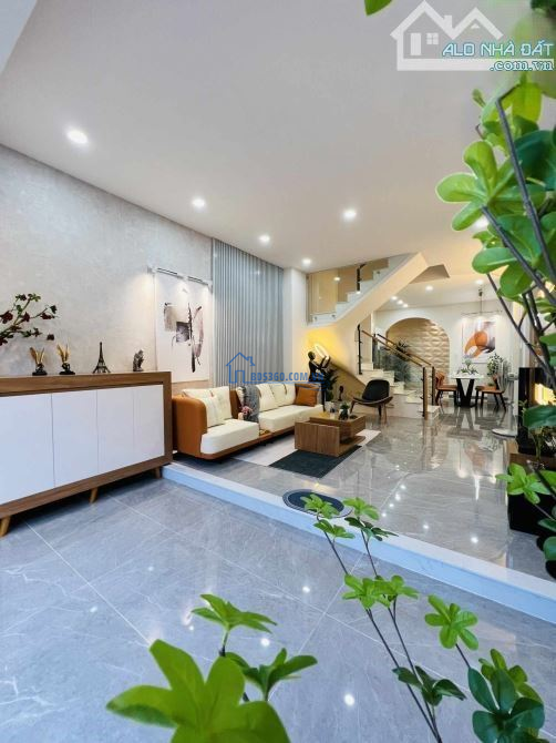 Định cư nước ngoài bán nhà 62m2/3.360 tỷ 2lầu+3PN Nguyễn Trãi-Q5.Thuê cao 16 triệu/th SHR