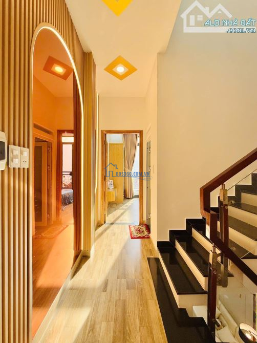 Hàng Hót Sau Lễ- Cần Bán Nhà Đường Đoàn Văn Bơ, p8, quận 4 giá 2 tỷ 8 / 42m2, hẻm thông 5m