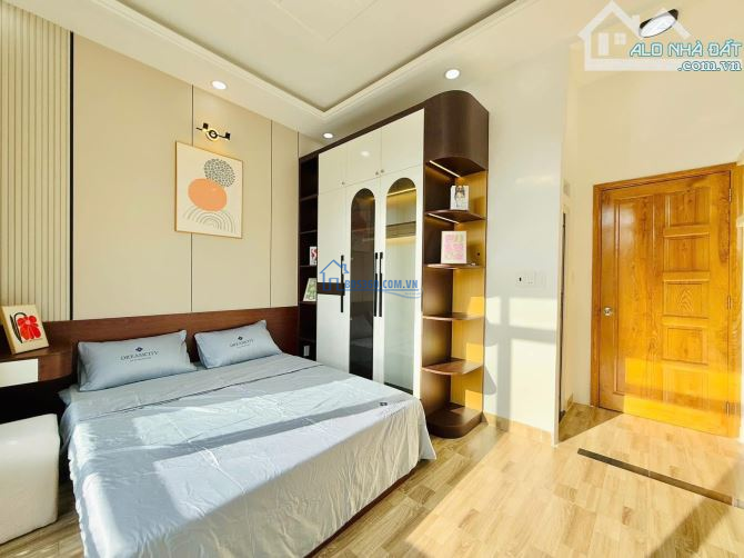 Hàng Hót Sau Lễ- Cần Bán Nhà Đường Đoàn Văn Bơ, p8, quận 4 giá 2 tỷ 8 / 42m2, hẻm thông 5m