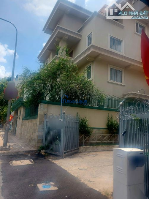 BIỆT THỰ 3 MẶT TIỀN ĐƯỜNG NGUYỄN VĂN THỦ PHƯỜNG ĐA KAO; QUẬN 1_240M2(12X20);4T_CHỈ 138 TỶ