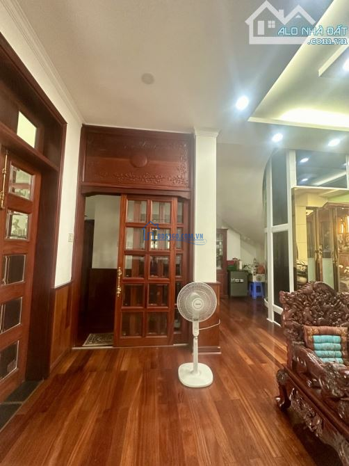 BIỆT THỰ 3 MẶT TIỀN ĐƯỜNG NGUYỄN VĂN THỦ PHƯỜNG ĐA KAO; QUẬN 1_240M2(12X20);4T_CHỈ 138 TỶ