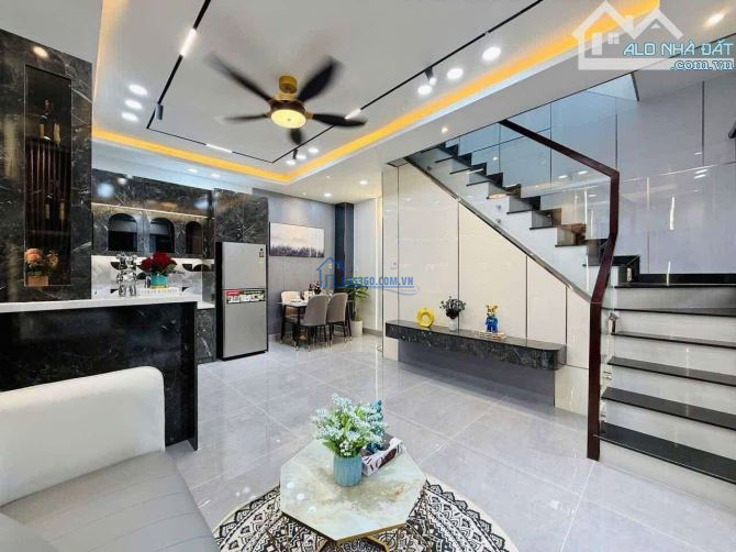 Bán gấp nhà đẹp Nguyễn Biểu, Quận 5, 50m2, hđ thuê 25tr/tháng, giá 2 tỉ 350
