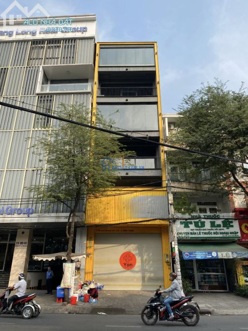 Cho thuê tòa nhà 176 Nguyễn Gia Trí, Q. Bình Thạnh. DTSD: 700m2, 7 tầng thang máy