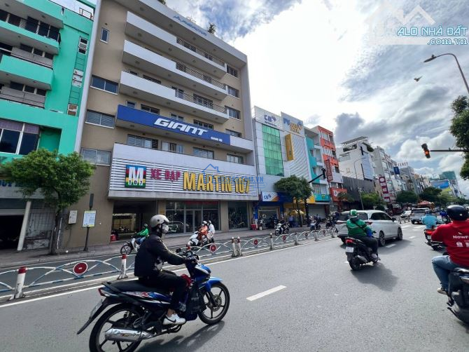 Cho thuê tòa nhà 149-151-153 Khánh Hội, Q.4 - DT 18x15m, trệt 3 lầu TM