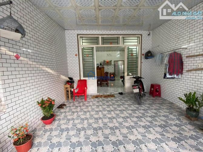 Bán gấp căn nhà ở ngay 1 / đường Suối Lội , Củ Chi 120m2 SHR giá 670tr