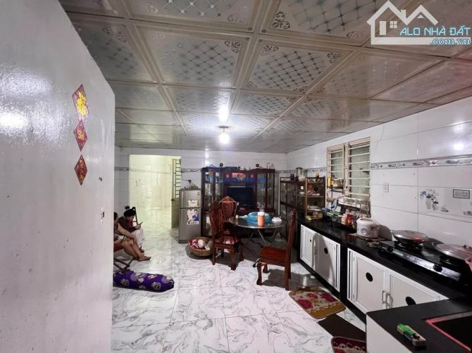 Bán gấp căn nhà ở ngay 1 / đường Suối Lội , Củ Chi 120m2 SHR giá 670tr