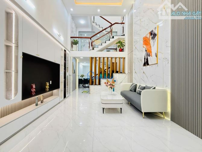 Nhượng lại căn nhà sẵn HĐ thuê 13 tr / tháng ngay Bà Hom, Q6. Giá: 3 Tỷ 120 / 58.5m2. SHR
