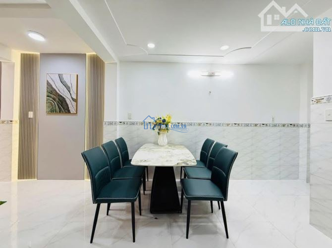 Nhượng lại căn nhà sẵn HĐ thuê 13 tr / tháng ngay Bà Hom, Q6. Giá: 3 Tỷ 120 / 58.5m2. SHR