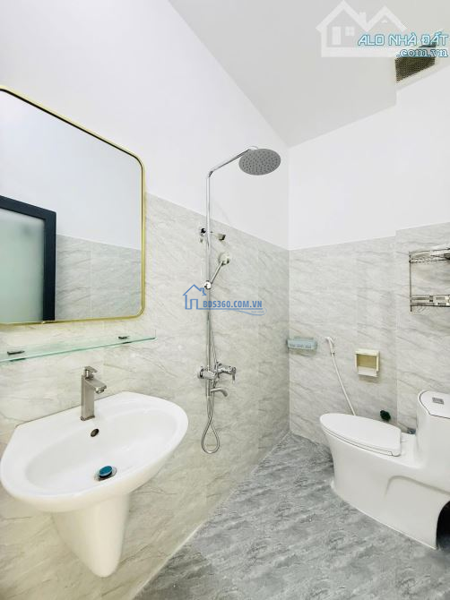 Nhượng lại căn nhà sẵn HĐ thuê 13 tr / tháng ngay Bà Hom, Q6. Giá: 3 Tỷ 120 / 58.5m2. SHR