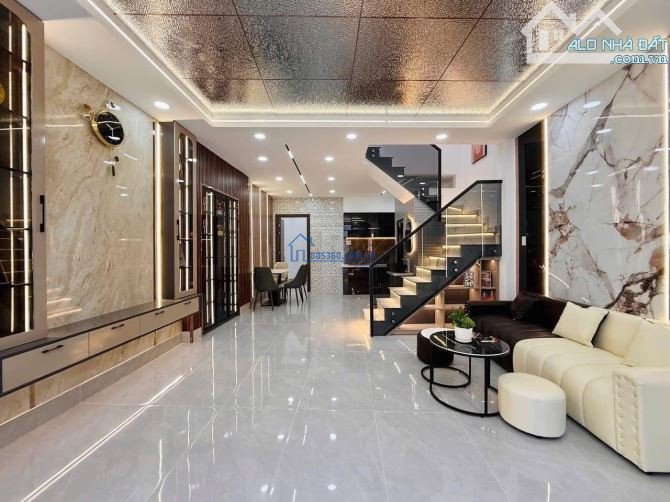 Nhà ngộp, giá mềm ngay Bến Vân Đồn, Phường 5, Quận 4. DT: 55m2 / 3 Tỷ 090. SHR, hẻm 4.5m