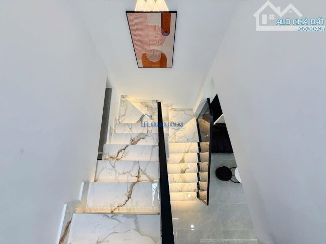 Nhà ngộp, giá mềm ngay Bến Vân Đồn, Phường 5, Quận 4. DT: 55m2 / 3 Tỷ 090. SHR, hẻm 4.5m