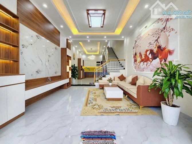 Cô Sáu cần bán gấp nhà hẻm 1/ đường Tôn Đản Q4 giá 3 tỷ 2 / 65m2, Săn HĐ thuê 16tr