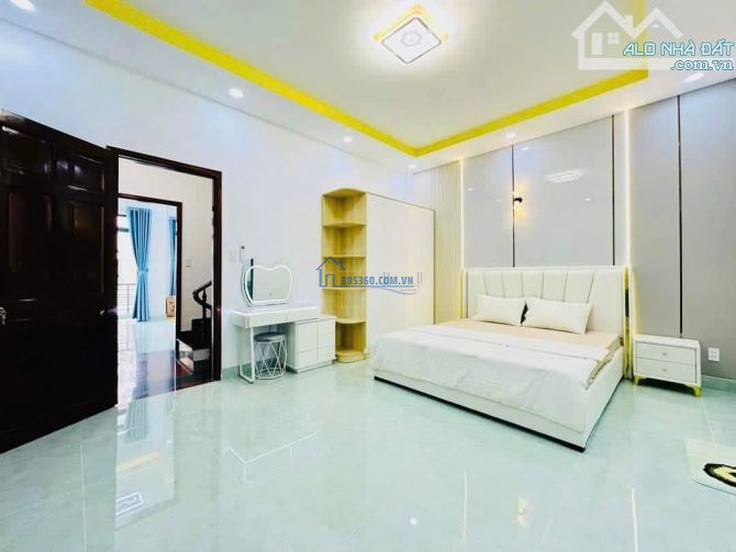 Cô Sáu cần bán gấp nhà hẻm 1/ đường Tôn Đản Q4 giá 3 tỷ 2 / 65m2, Săn HĐ thuê 16tr